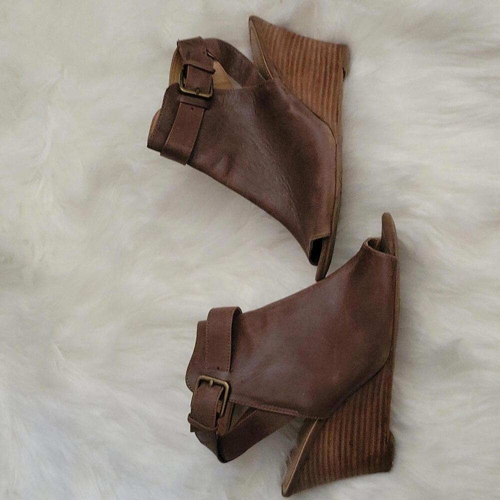 Nine West Fierceo Brown Wedge Sandal Size 7.5